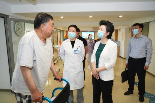 谭颖主任调研医养结合工作