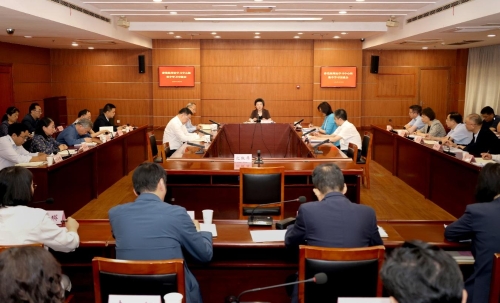 省卫生健康委召开党组理论学习中心组学习扩大会